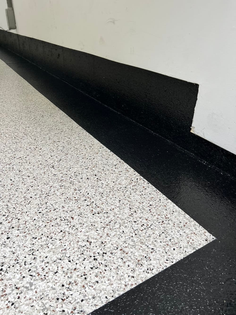 Gallery photos for Flake Epoxy Garage Floor with Black Trim in Indianapolis: Image #1